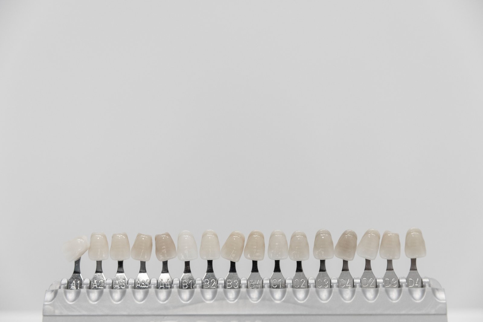 E-max crowns shade guide showing tooth color options – E-max Crowns Turkey