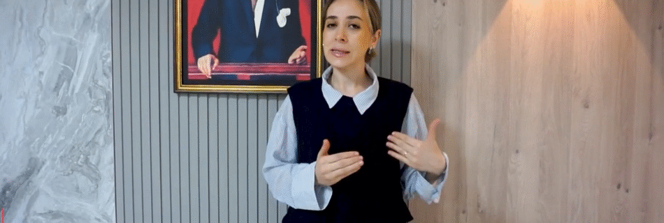 Dt. Merve Akalın Karataş hamilelikte diş tedavisi hakkında bilgi verirken – MRV Dental Antalya