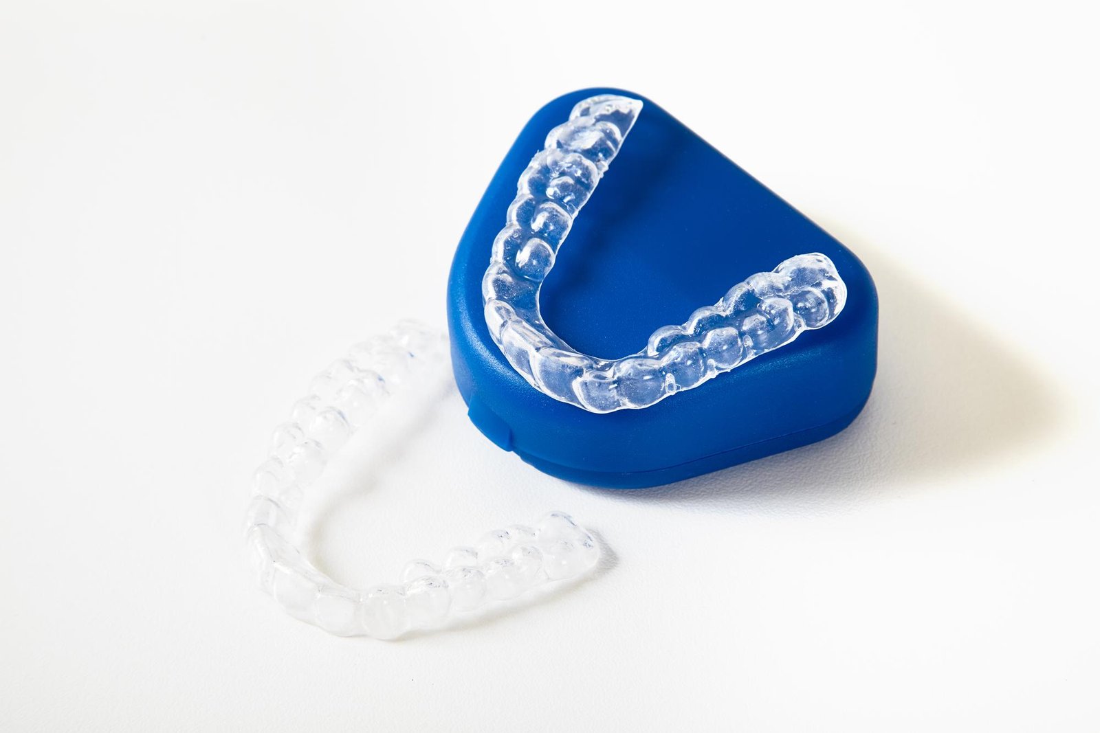 Invisalign clear aligners with blue case – Invisalign Turkey
