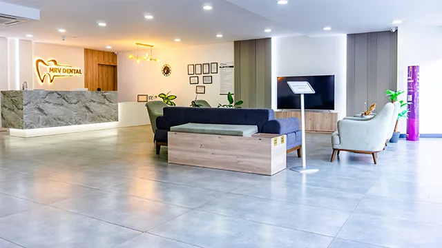 Modern dental clinic in Antalya with a spacious waiting area and comfortable seating.