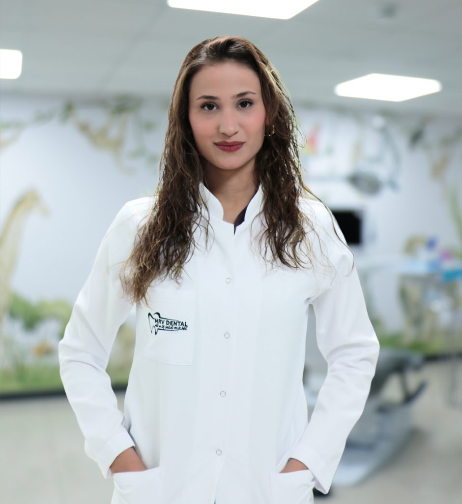 Portrait of Dr. İrem Alyakut, a professional dentist at MRV Dental Clinic in Antalya, Turkey.